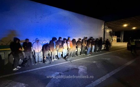 Migranți prinși la vamă! Au vrut să treacă granița ascunși printre mărfuri