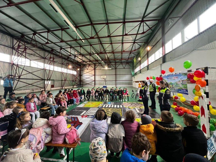 Polițiștii din Caraș-Severin promovează siguranța în școli