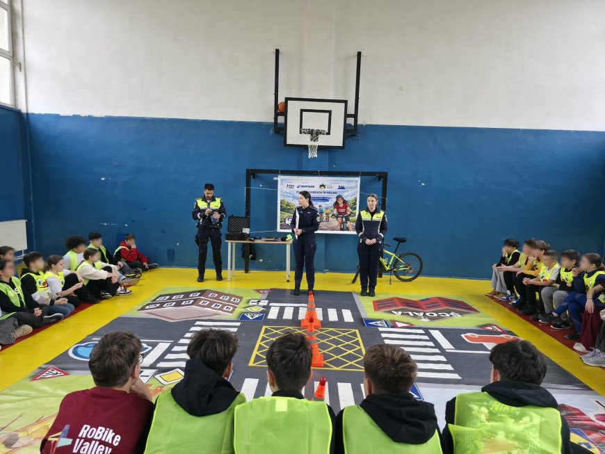Polițiștii din Caraș-Severin promovează siguranța în școli