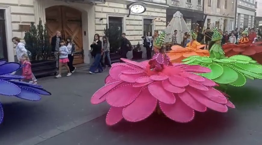 „Flori de Florii” a transformat centrul Timișoarei într-o scenă a primăverii