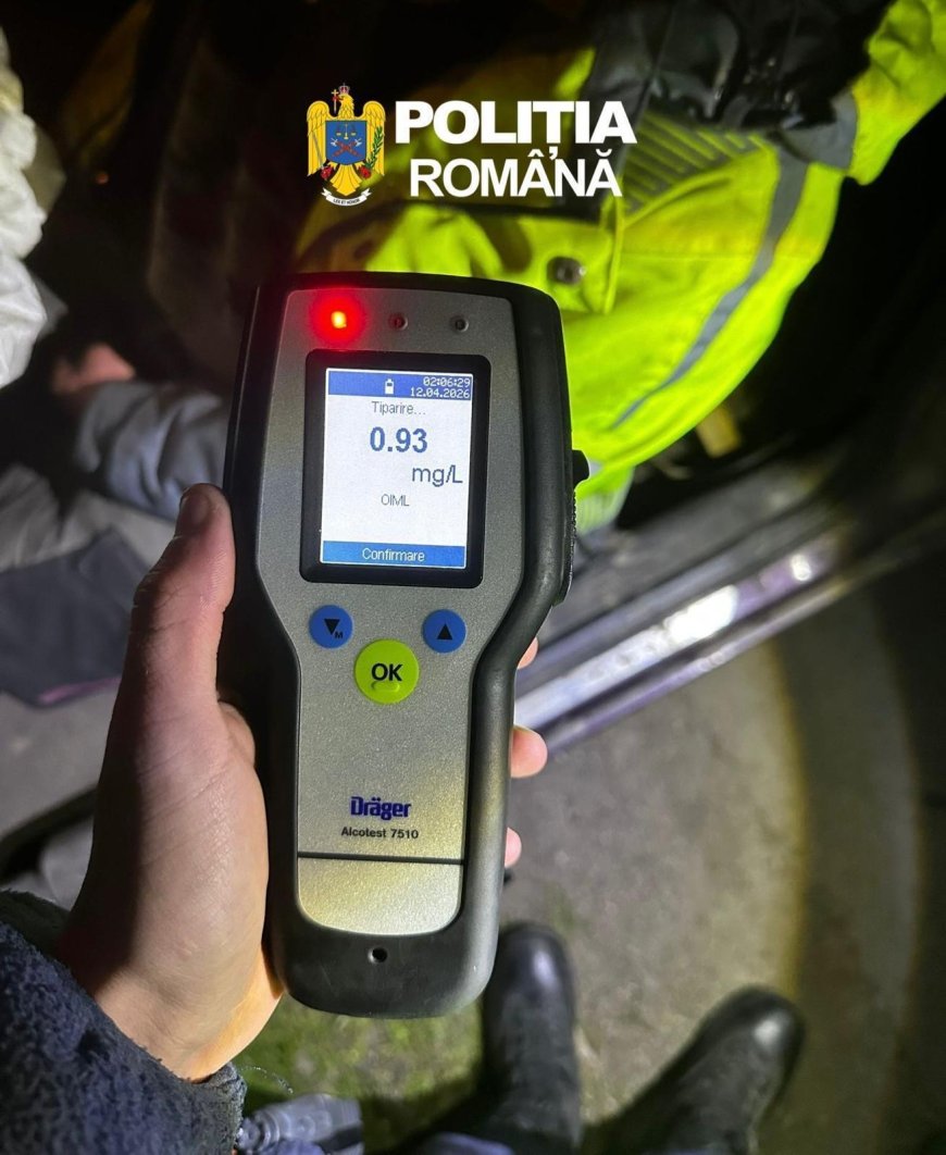 Fără permis și băut, reținut după ce a intrat cu mașina într-un pod