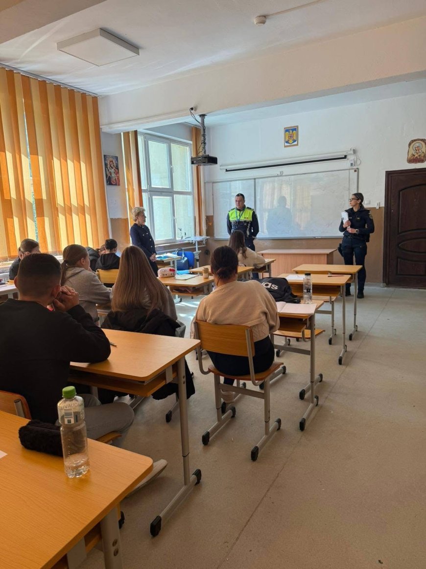 Acțiune preventivă a polițiștilor la Liceul Hercules din Băile Herculane