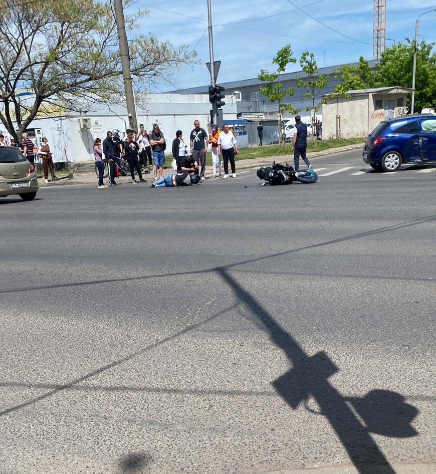 Motociclist izbit de mașină