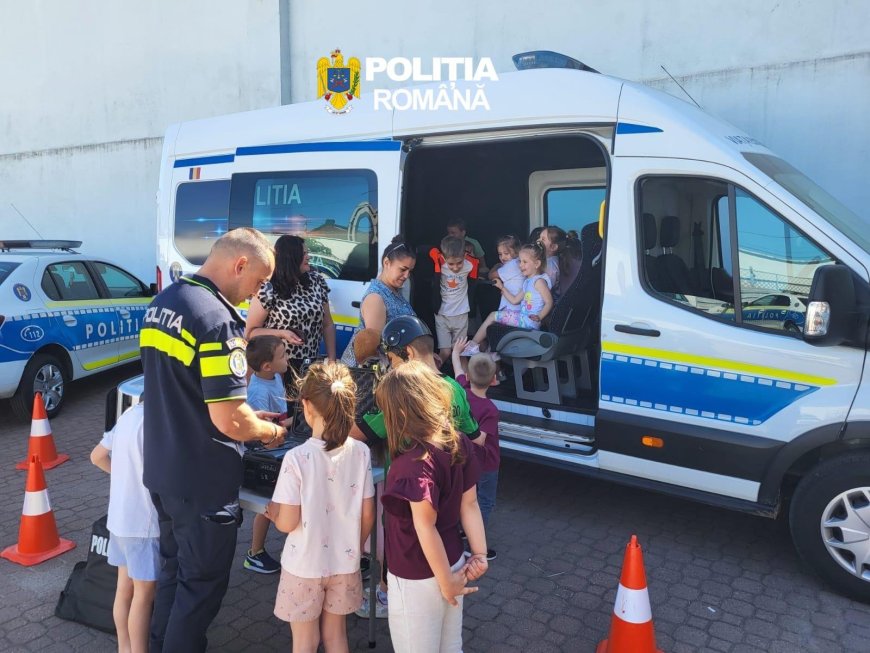 Copiii au învățat regulile de circulație de la polițiștii arădeni