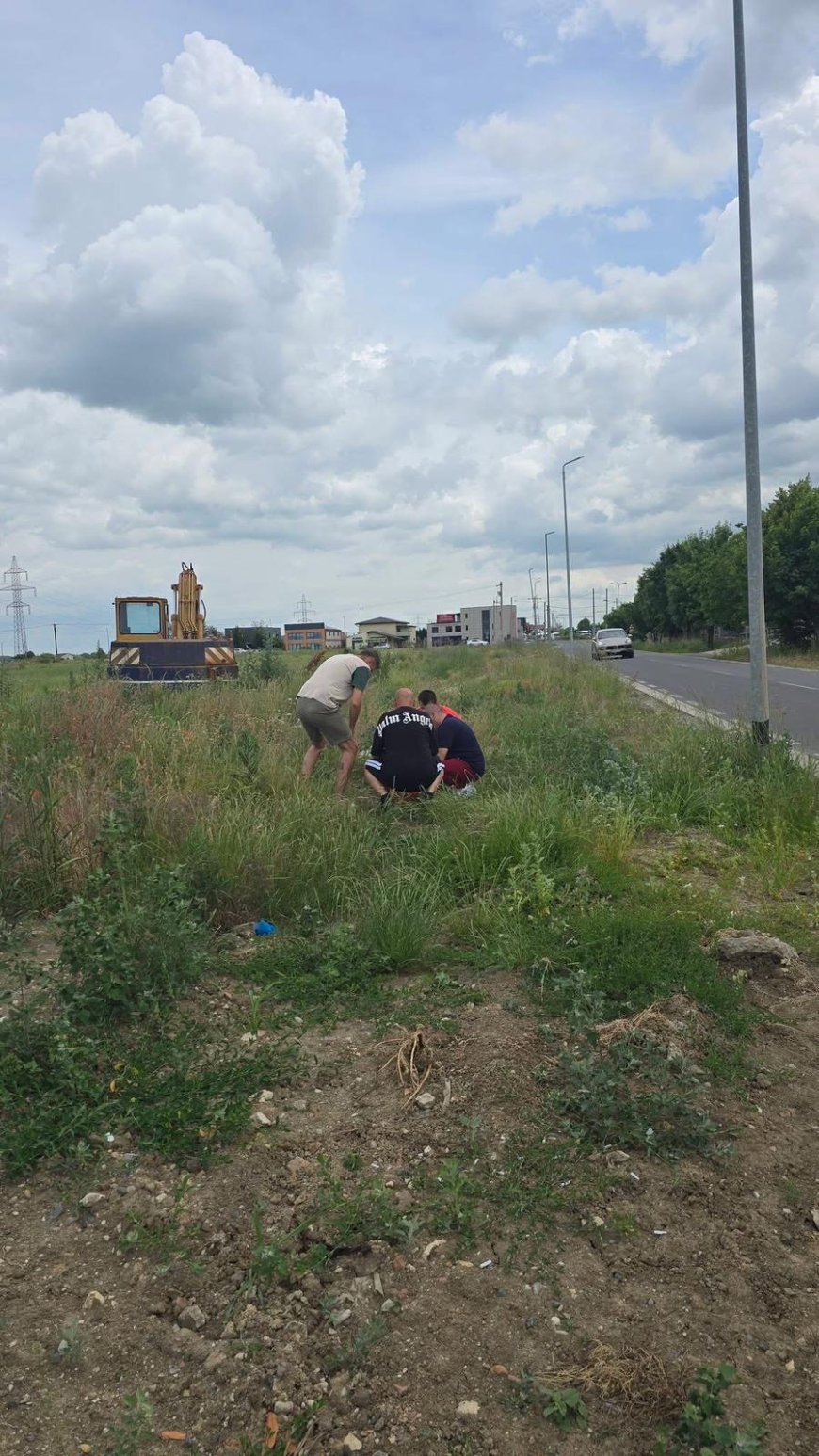 Tragedie în Dumbrăvița. Un fotbalist de 16 ani a murit lovit de o mașină pe o stradă fără trotuare