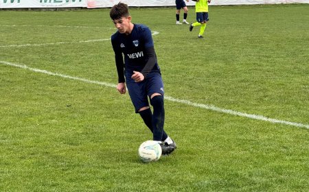 Transfer de viitor pentru Academia Poli Timișoara U15. Mihnea Borboros, fundaș central la ACS Galaxy, îmbracă tricoul alb-violet