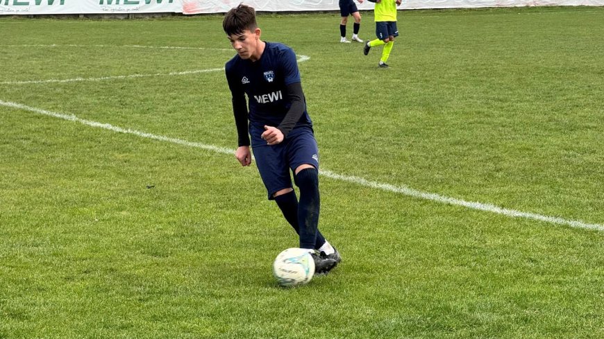 Transfer de viitor pentru Academia Poli Timișoara U15. Mihnea Borboros, fundaș central la ACS Galaxy, îmbracă tricoul alb-violet