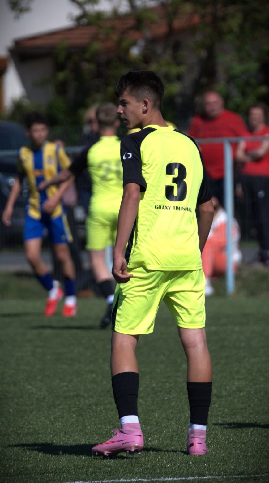 Transfer de viitor pentru Academia Poli Timișoara U15. Mihnea Borboros, fundaș central la ACS Galaxy, îmbracă tricoul alb-violet