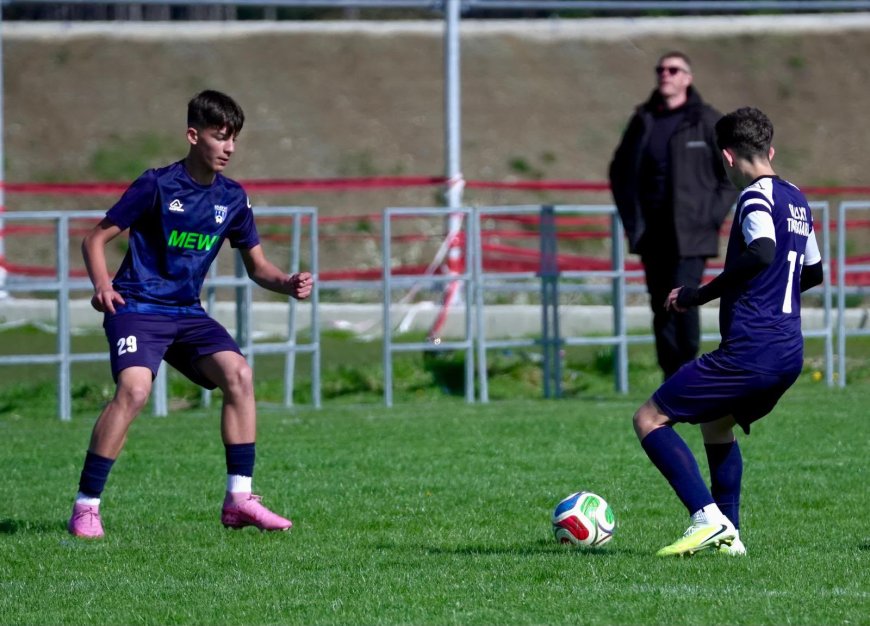 Transfer de viitor pentru Academia Poli Timișoara U15. Mihnea Borboros, fundaș central la ACS Galaxy, îmbracă tricoul alb-violet