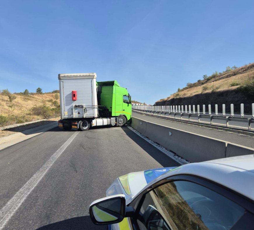 Autotren defect, trafic blocat pe A6, la Țipari
